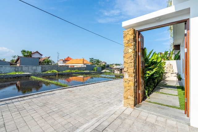 Entrance to the Villa