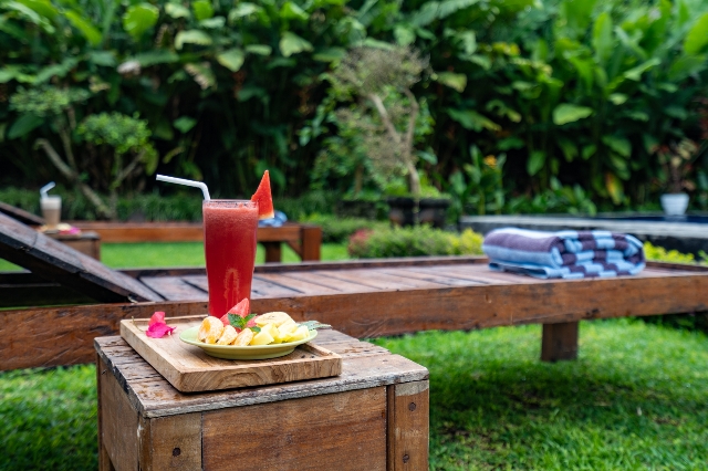 Relaxing by the pool,Food and drinks