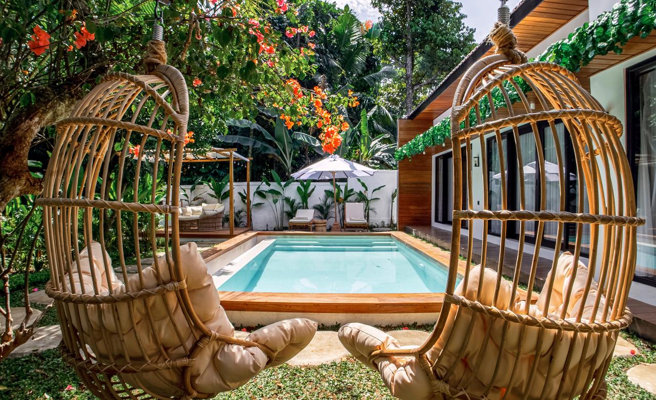 The gorgeous garden overlooks the pool and has comfortable hanging chairs where you can spend time reading a book or just relaxing with a glass of wine.