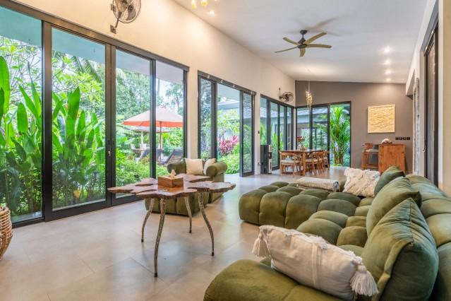 Living room,Seating area,View