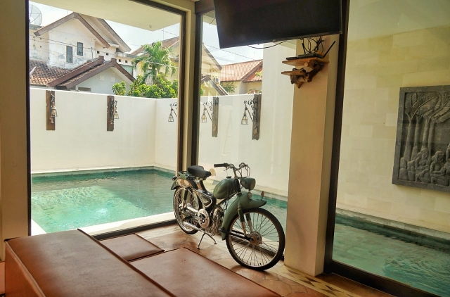 Panoramic windows with a pool view